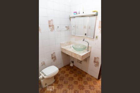 Casa à venda com 270m², 4 quartos e 5 vagas Casa à venda com 270m², 4 quartos e 5 vagasBanheiro 2