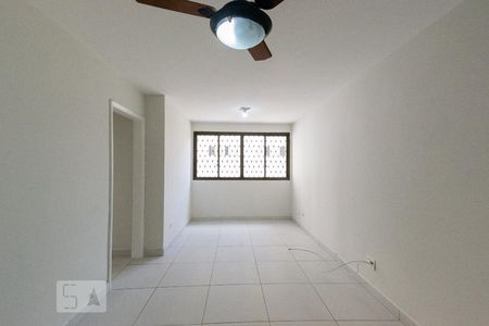 Sala de apartamento para alugar com 2 quartos, 64m² em Moema, São Paulo
