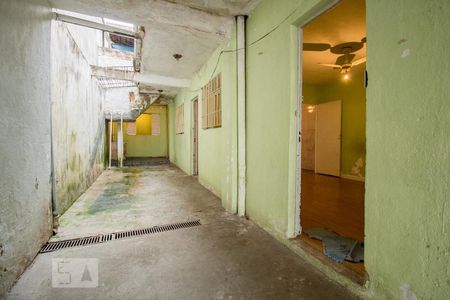 Casa à venda com 220m², 2 quartos e 4 vagas Casa à venda com 220m², 2 quartos e 4 vagasEntrada