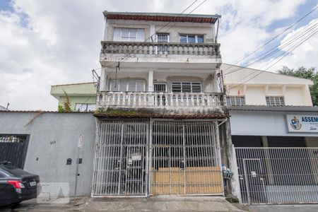 Casa à venda com 220m², 2 quartos e 4 vagas Casa à venda com 220m², 2 quartos e 4 vagasFachada