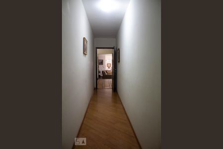 Casa à venda com 800m², 3 quartos e 2 vagasCorredor