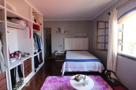 Casa à venda com 352m², 4 quartos e 5 vagasQuarto 2 suite