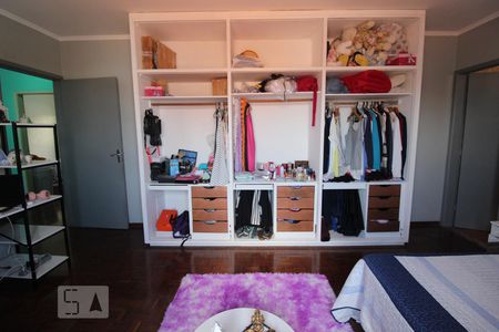 Casa à venda com 352m², 4 quartos e 5 vagasQuarto 2 suite