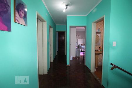 Casa à venda com 352m², 4 quartos e 5 vagasCorredor dos quartos