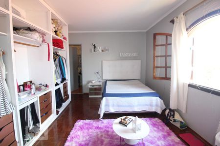 Casa à venda com 352m², 4 quartos e 5 vagasQuarto 2 suite