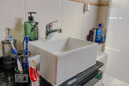 Casa de condomínio à venda com 120m², 3 quartos e 2 vagasBanheiro da Suite