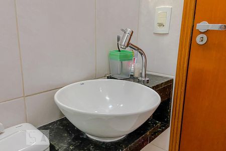 Casa de condomínio à venda com 120m², 3 quartos e 2 vagasDetalhe Banheiro