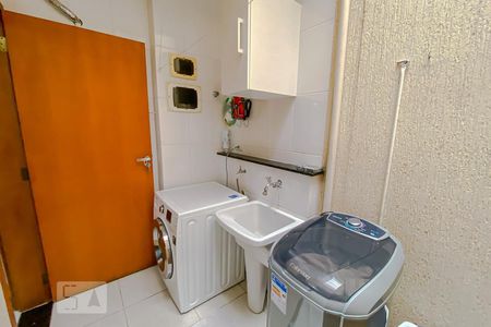 Casa de condomínio à venda com 120m², 3 quartos e 2 vagasLavanderia