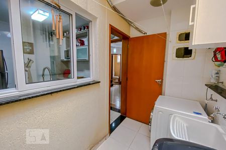 Casa de condomínio à venda com 120m², 3 quartos e 2 vagasLavanderia