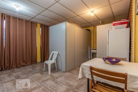 Casa à venda com 220m², 4 quartos e 5 vagas Casa à venda com 220m², 4 quartos e 5 vagasCasa 2
