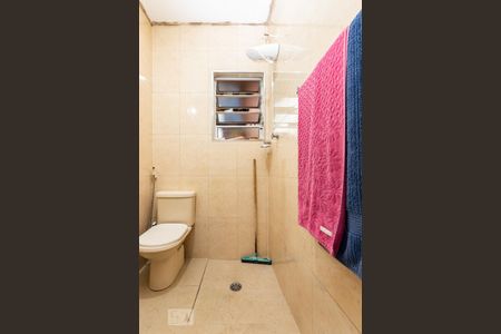 Casa à venda com 220m², 4 quartos e 5 vagas Casa à venda com 220m², 4 quartos e 5 vagasBanheiro quarto 1