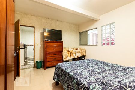 Casa à venda com 220m², 4 quartos e 5 vagas Casa à venda com 220m², 4 quartos e 5 vagasQuarto 1 suíte