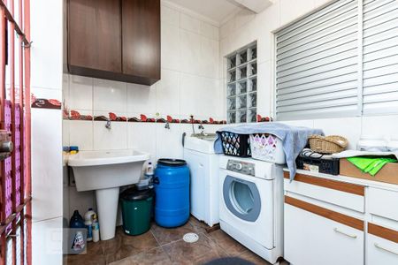 Casa à venda com 220m², 4 quartos e 5 vagas Casa à venda com 220m², 4 quartos e 5 vagasÁrea de serviço