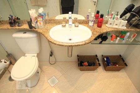 Apartamento à venda com 300m², 4 quartos e 2 vagasBanheiro da Suíte