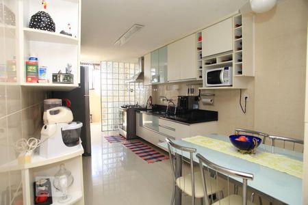 Apartamento à venda com 300m², 4 quartos e 2 vagasCozinha