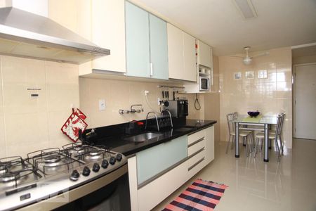Apartamento à venda com 300m², 4 quartos e 2 vagasCozinha