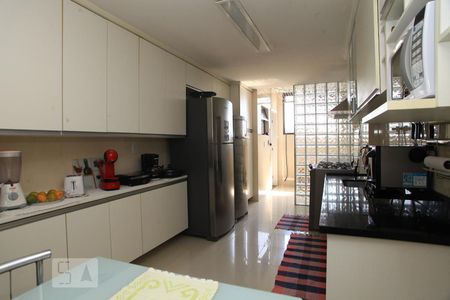 Apartamento à venda com 300m², 4 quartos e 2 vagasCozinha