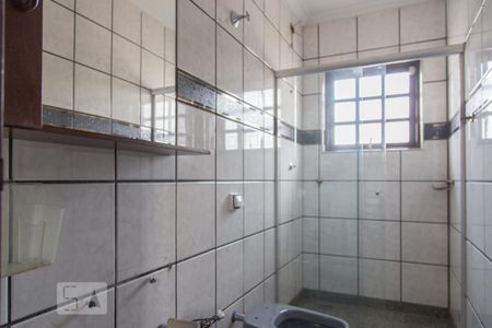 Casa à venda com 326m², 4 quartos e 5 vagasBanheiro da Suite 2