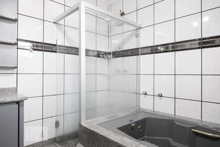 Casa à venda com 326m², 4 quartos e 5 vagasBanheiro da Suite
