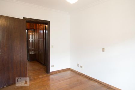 Casa à venda com 326m², 4 quartos e 5 vagasSuite