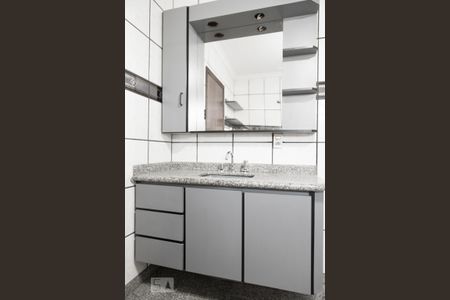 Casa à venda com 326m², 4 quartos e 5 vagasBanheiro da Suite