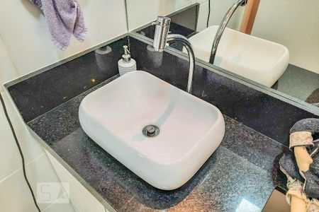 Apartamento à venda com 56m², 2 quartos e 1 vaga Apartamento à venda com 56m², 2 quartos e 1 vagaBanheiro Social