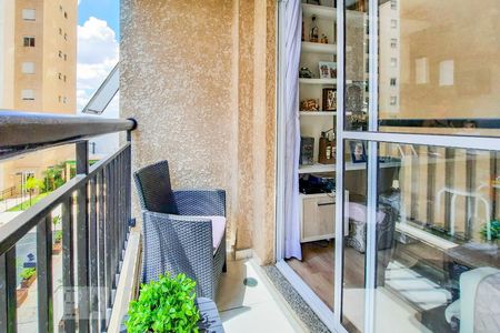 Apartamento à venda com 56m², 2 quartos e 1 vaga Apartamento à venda com 56m², 2 quartos e 1 vagaVaranda