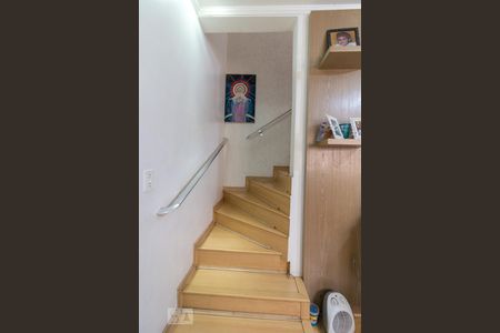 Escadas de casa para alugar com 2 quartos, 98m² em Jardim Rosana, Guarulhos