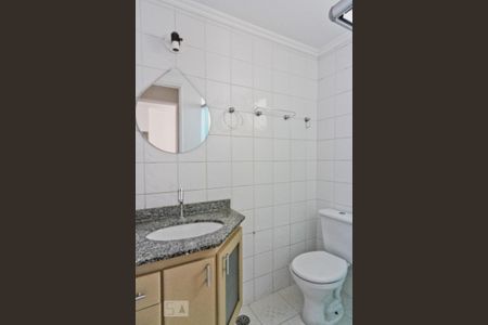 Banheiro de apartamento para alugar com 2 quartos, 55m² em Carandiru, São Paulo