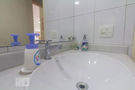 Apartamento à venda com 120m², 3 quartos e 1 vaga Apartamento à venda com 120m², 3 quartos e 1 vagaBanheiro