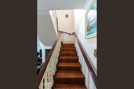 Casa à venda com 166m², 3 quartos e 2 vagasEscada