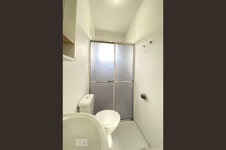 Casa de condomínio à venda com 56m², 2 quartos e 1 vaga Casa de condomínio à venda com 56m², 2 quartos e 1 vagaBanheiro