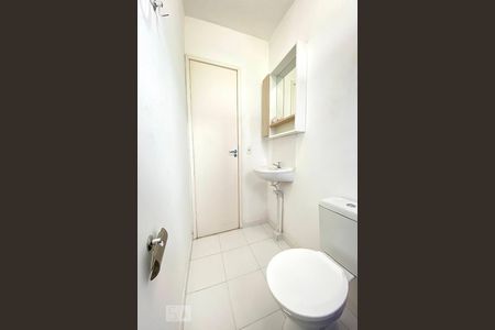 Casa de condomínio à venda com 56m², 2 quartos e 1 vaga Casa de condomínio à venda com 56m², 2 quartos e 1 vagaBanheiro