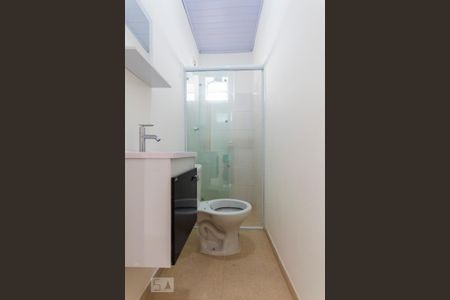 Banheiro de kitnet/studio para alugar com 1 quarto, 30m² em Americanópolis, São Paulo