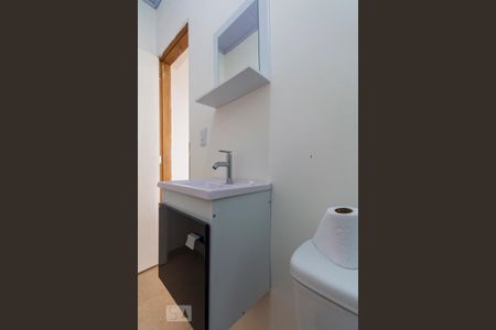 Banheiro de kitnet/studio para alugar com 1 quarto, 30m² em Americanópolis, São Paulo