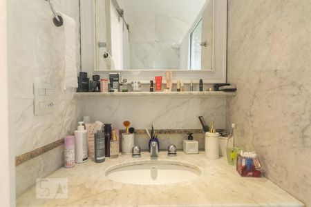 Apartamento para alugar com 260m², 3 quartos e 3 vagasBanheiro da Suíte 1