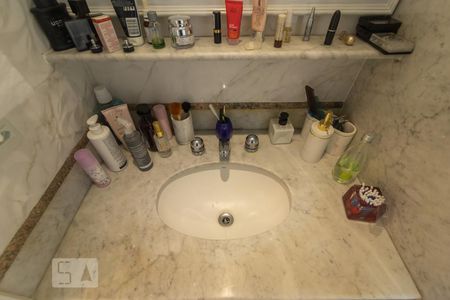 Apartamento para alugar com 260m², 3 quartos e 3 vagasBanheiro da Suíte 1