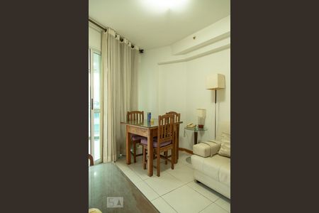 Sala de apartamento para alugar com 1 quarto, 47m² em Recreio dos Bandeirantes, Rio de Janeiro