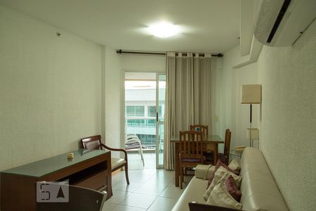 Sala de apartamento para alugar com 1 quarto, 47m² em Recreio dos Bandeirantes, Rio de Janeiro