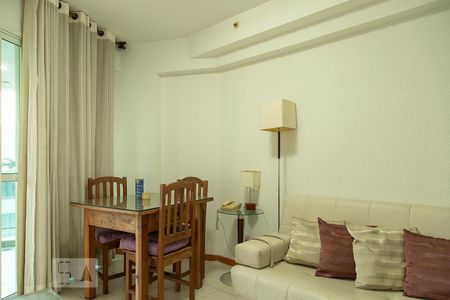 Sala de apartamento para alugar com 1 quarto, 47m² em Recreio dos Bandeirantes, Rio de Janeiro