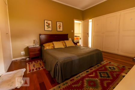 Casa à venda com 320m², 4 quartos e 5 vagas Casa à venda com 320m², 4 quartos e 5 vagasSuíte