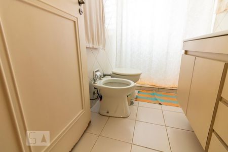 Casa à venda com 320m², 4 quartos e 5 vagas Casa à venda com 320m², 4 quartos e 5 vagasBanheiro