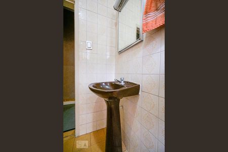 Casa à venda com 170m², 3 quartos e 2 vagas Casa à venda com 170m², 3 quartos e 2 vagasBanheiro social 01