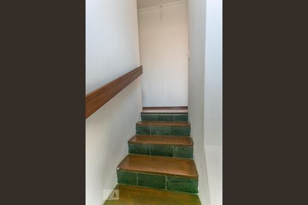 Casa para alugar com 200m², 5 quartos e 2 vagasEscada