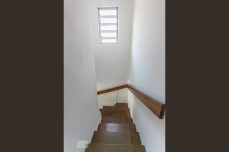Casa para alugar com 200m², 5 quartos e 2 vagasEscada