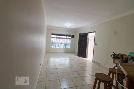 Casa para alugar com 200m², 3 quartos e 2 vagas Casa para alugar com 200m², 3 quartos e 2 vagasSala