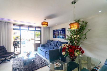 Apartamento à venda com 220m², 2 quartos e 2 vagasSala