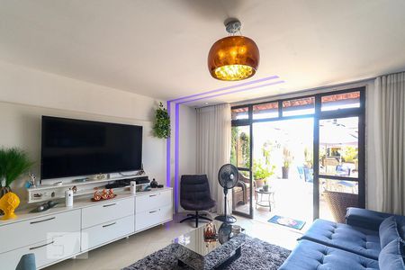 Apartamento à venda com 220m², 2 quartos e 2 vagasSala