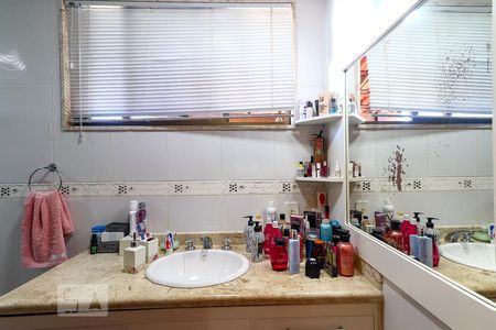 Apartamento à venda com 220m², 2 quartos e 2 vagasBanheiro da Suíte 2