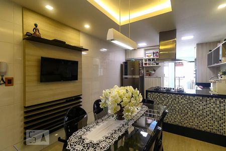 Apartamento à venda com 220m², 2 quartos e 2 vagasCozinha